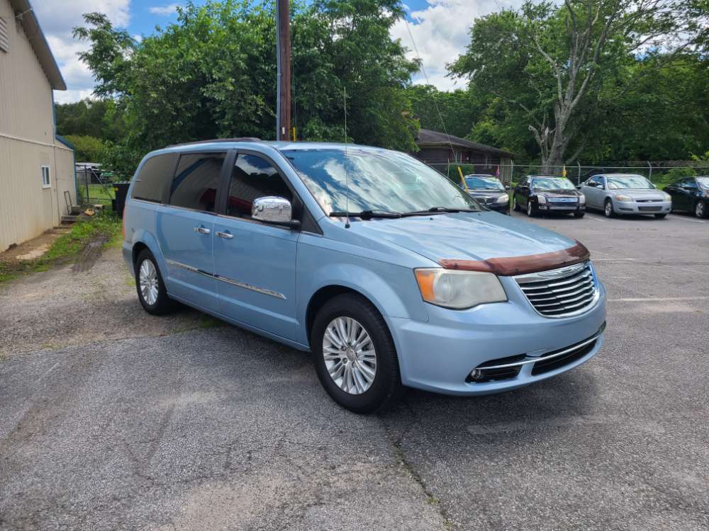 Chrysler Town & Country 2013 Blue